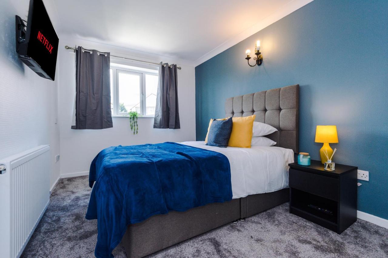 Family Friendly 3-Bed Home With Free Parking On Site Huddersfield Exterior foto