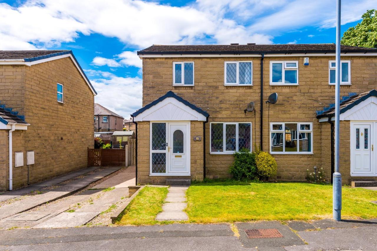 Family Friendly 3-Bed Home With Free Parking On Site Huddersfield Exterior foto