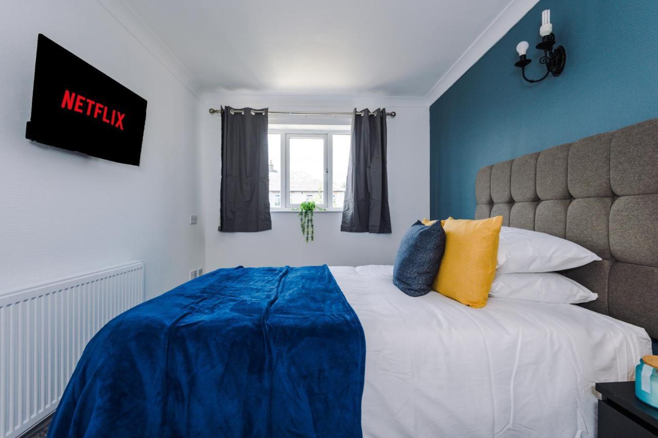 Family Friendly 3-Bed Home With Free Parking On Site Huddersfield Exterior foto