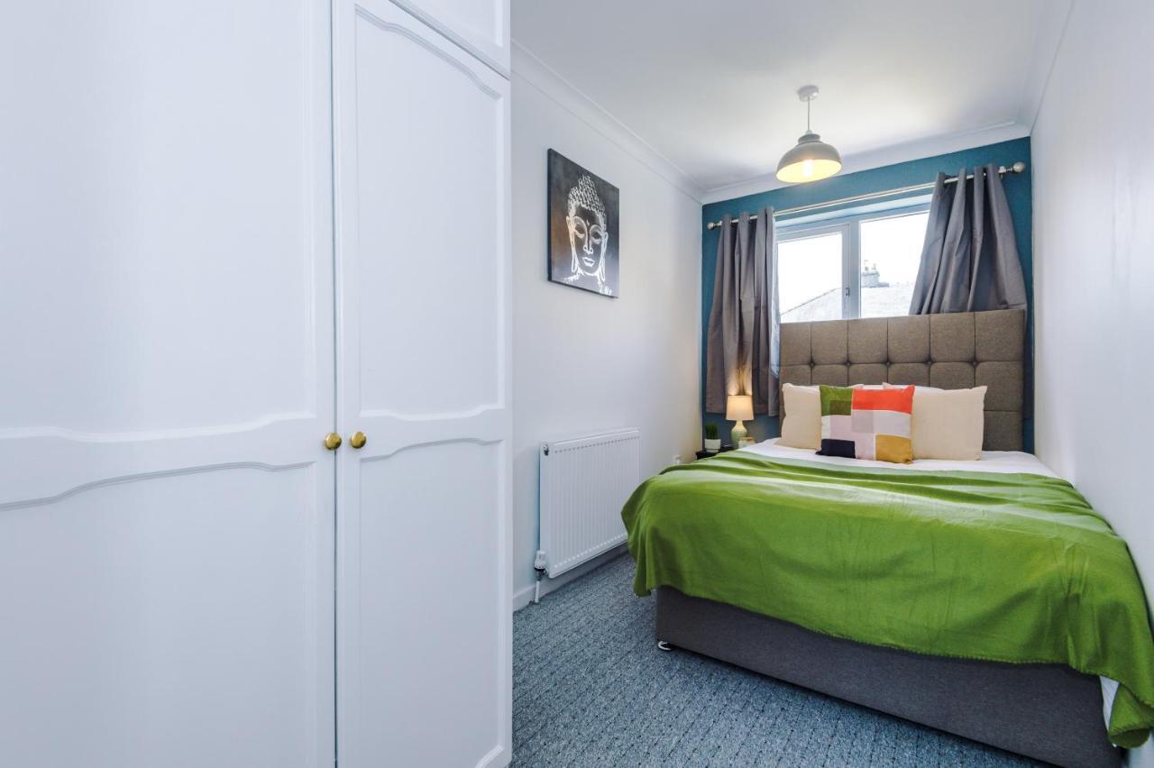 Family Friendly 3-Bed Home With Free Parking On Site Huddersfield Exterior foto