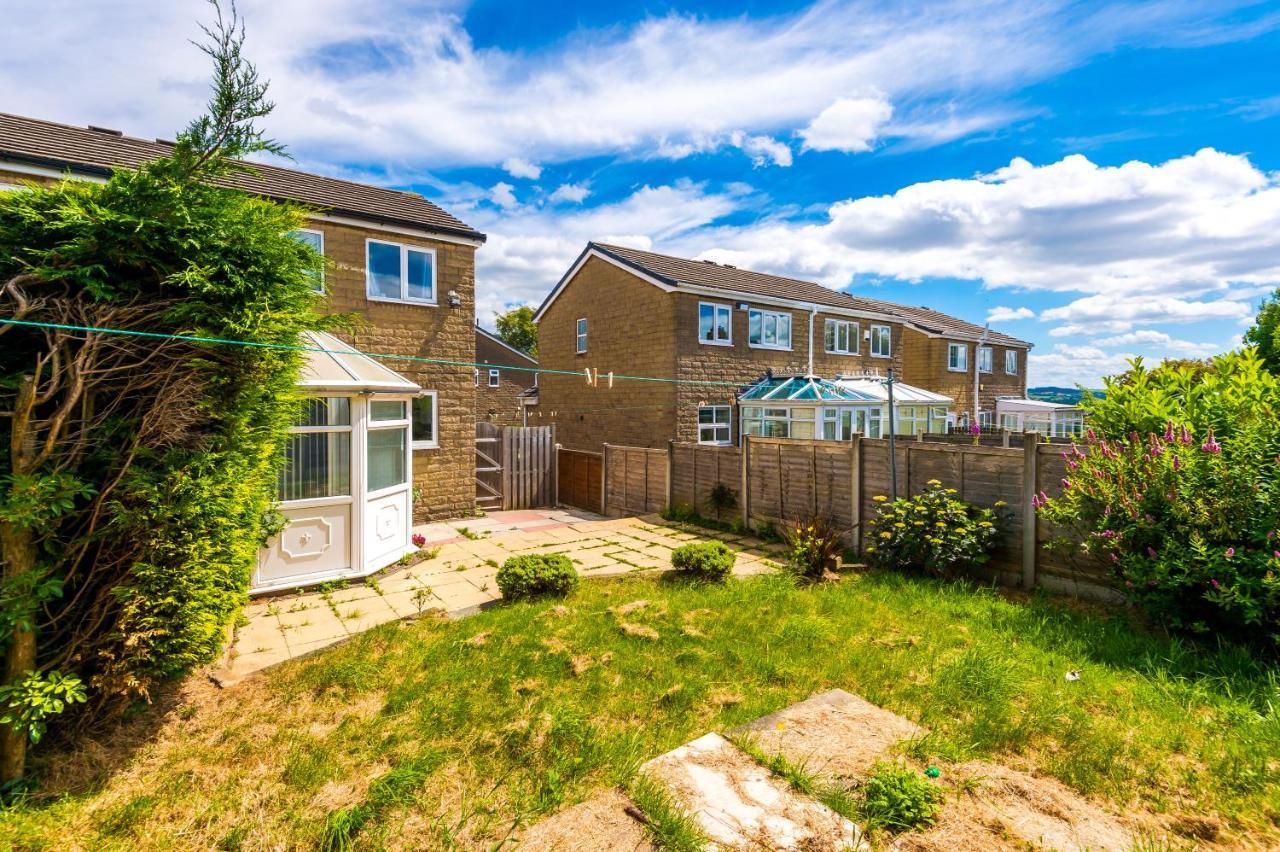Family Friendly 3-Bed Home With Free Parking On Site Huddersfield Exterior foto